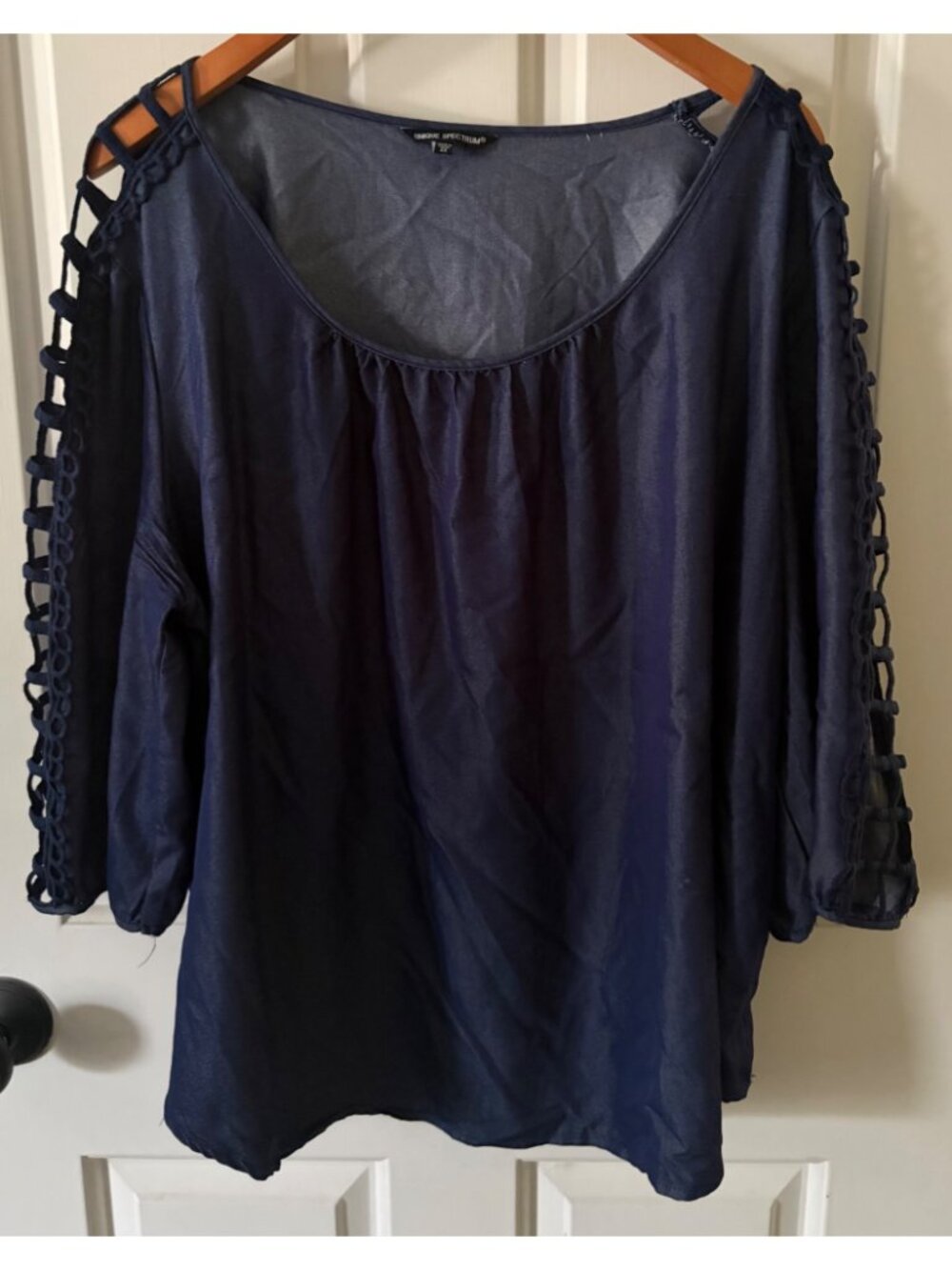 Unique Spectrum Size 2X Women's Blue Chambray Cotton Blouse Laser Cutout Sleeves - Picture 2 of 10